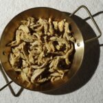 Plant-based chicken shreds in brass serving pan – Amoria Foods vegan chicken alternative
